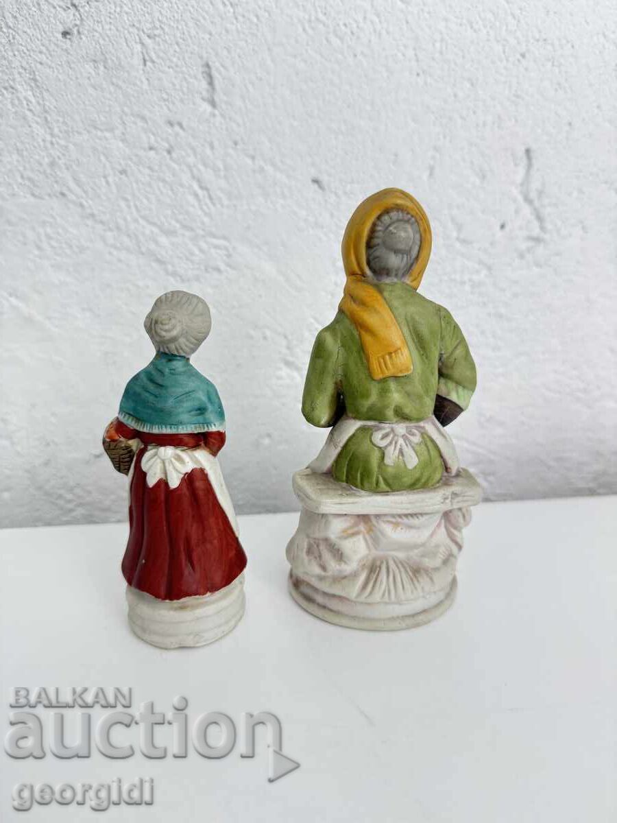 LOT of porcelain figures of grandmothers - 5 LOT of porcelain figures of grandmothers - 5