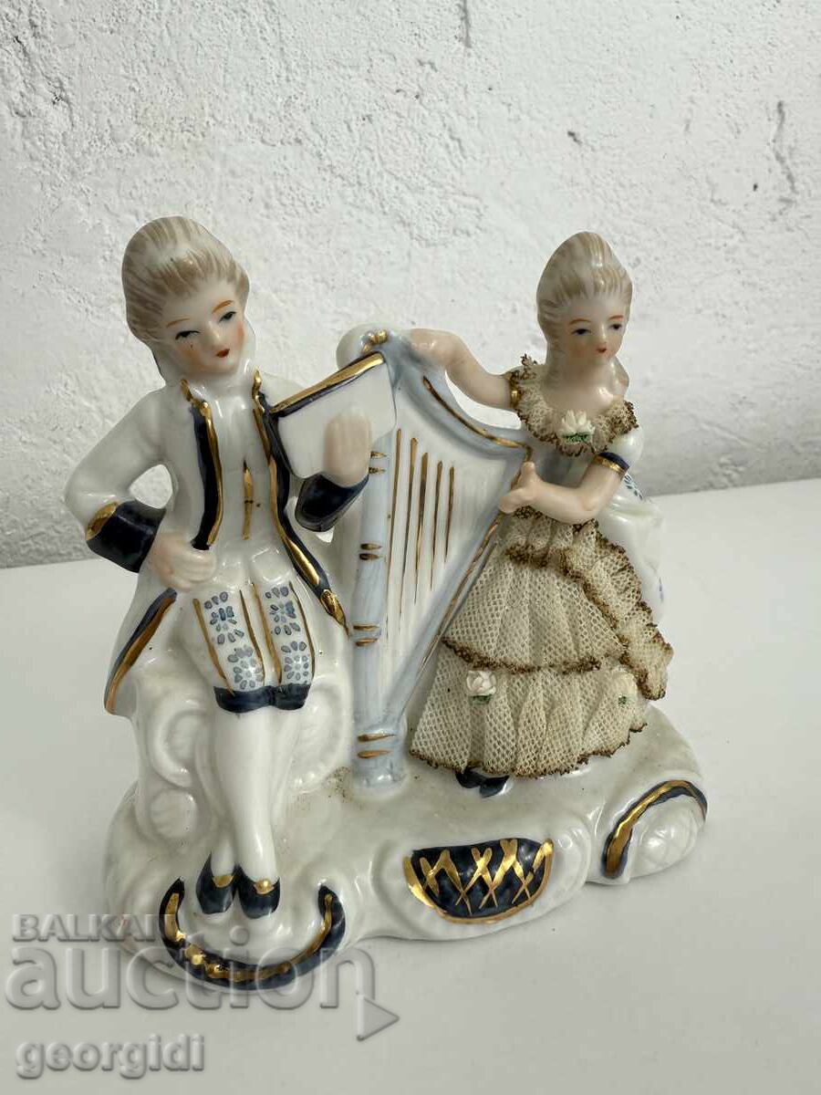 Английска порцеланова фигура от 0.01ст. с цена 5.50 лв. | € 2.81 Английска порцеланова фигура от 0.01ст. с цена 5.50 лв. | € 2.81