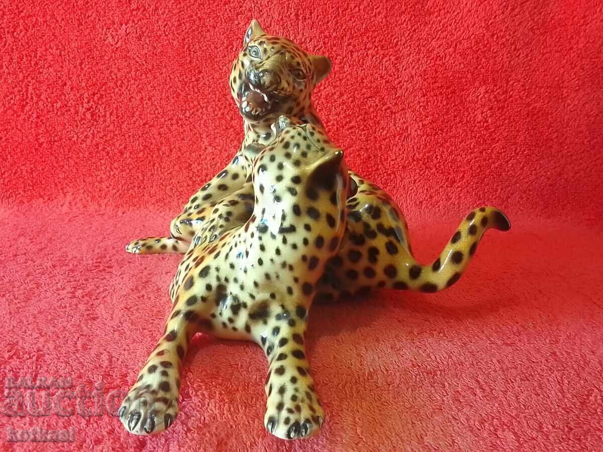 Figurină veche din porțelan, pereche de Leoparzi luptători, Italia cu preț € 84.62 | 165.50 BGN
