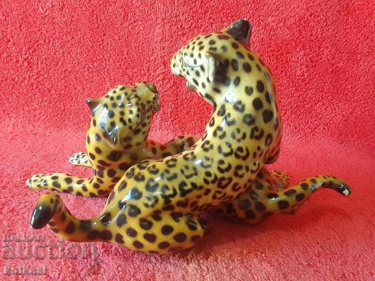 Παράδοση Παλιά πορσελάνινη φιγούρα Δύο λεοπαρδάλεις που παλεύουν Ιταλία