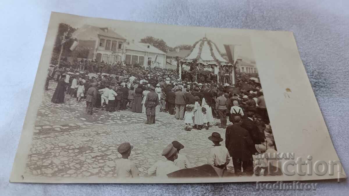 Fotografie Slujbă de mulțumire militară în piață Fotografie Slujbă de mulțumire militară în piață