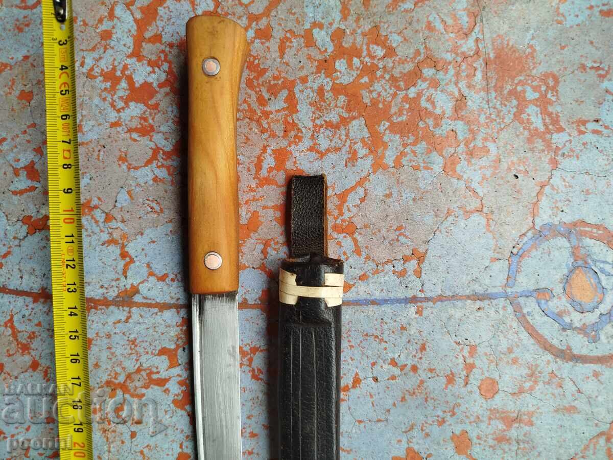 Ένα παλιό ποιμενικό μαχαίρι με τιμή 120.00 BGN | € 61.36