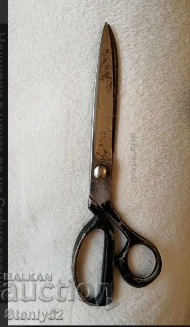 Παλιό επαγγελματικό ψαλίδι ραπτικής από τη Βόρεια Κορέα