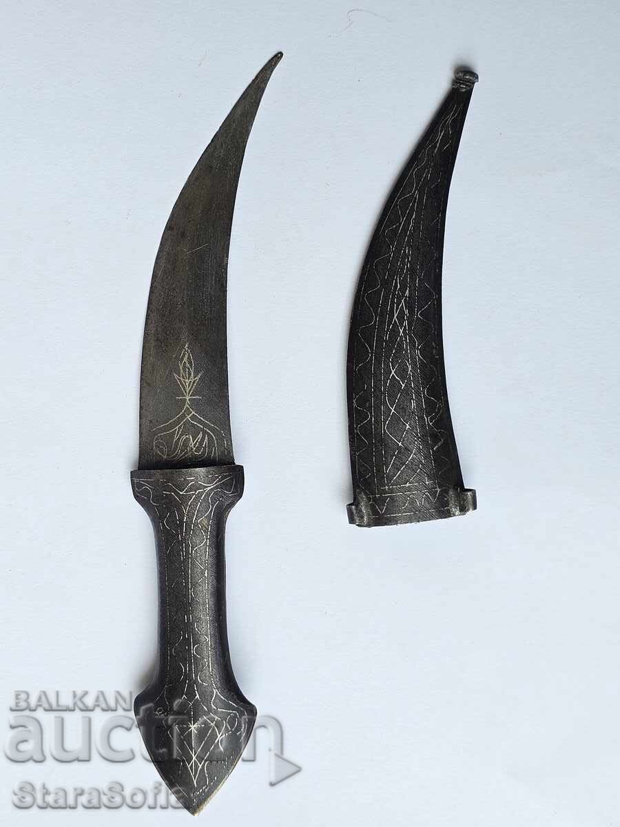 Auction Authentic 19th-century Kama Auction Authentic 19th-century Kama