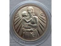 2 лева 1981 г. Майка с дете #1