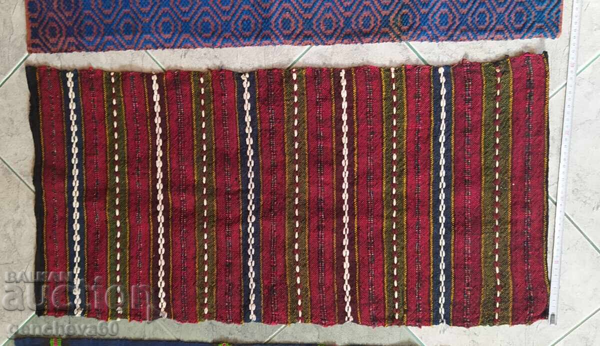 Δημοπρασία Τρία παλιά μικρά υφαντά χαλιά Δημοπρασία Τρία παλιά μικρά υφαντά χαλιά