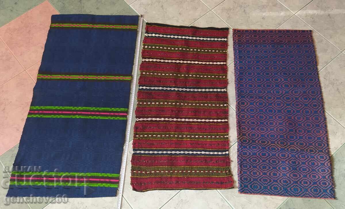 Τρία παλιά μικρά υφαντά χαλιά Τρία παλιά μικρά υφαντά χαλιά