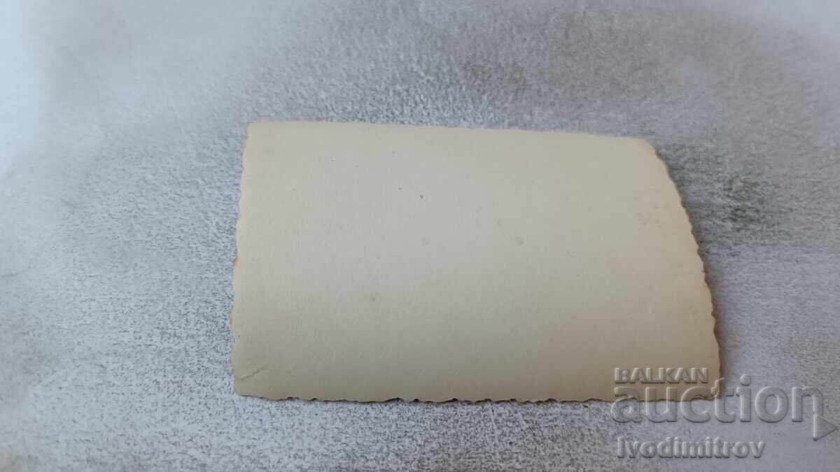 Φωτογραφία Τριών ανδρών που πλένουν ρούχα στο ποτάμι με τιμή 2.35 BGN | € 1.20