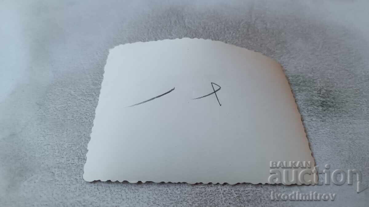 Снимка Мъж и жена на брега на морето с цена 1.35 лв. | € 0.69