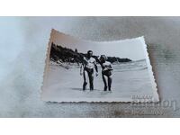 Снимка Мъж и жена на брега на морето