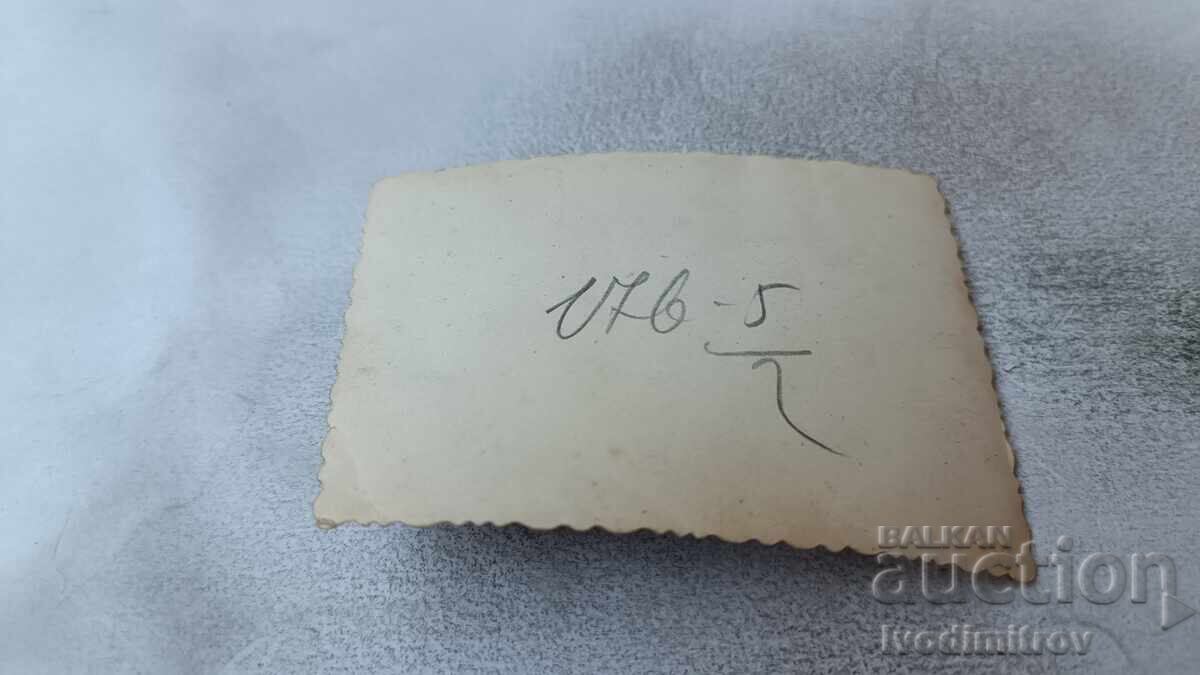 Licitație Fotografie Sofia Bărbat cu două medalii ținând de mână un domn