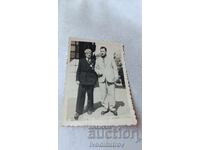 Φωτογραφία Σόφια Άνδρας με δύο μετάλλια πιασμένος χέρι-χέρι με κύριο