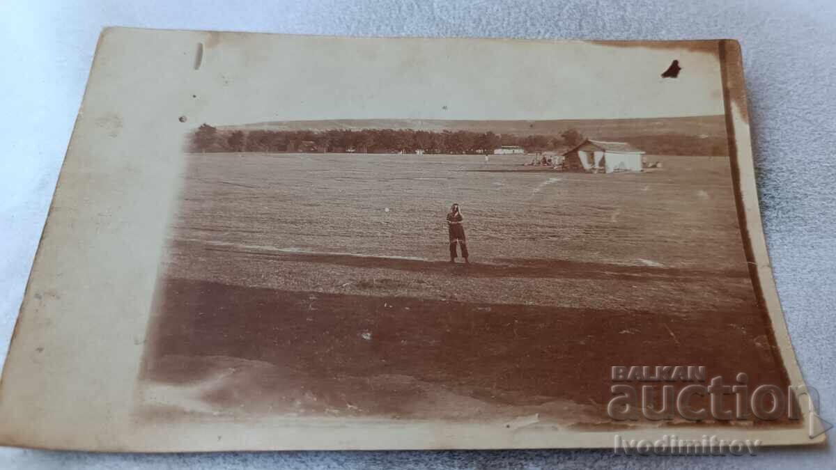 Снимка Мъж в полето Снимка Мъж в полето