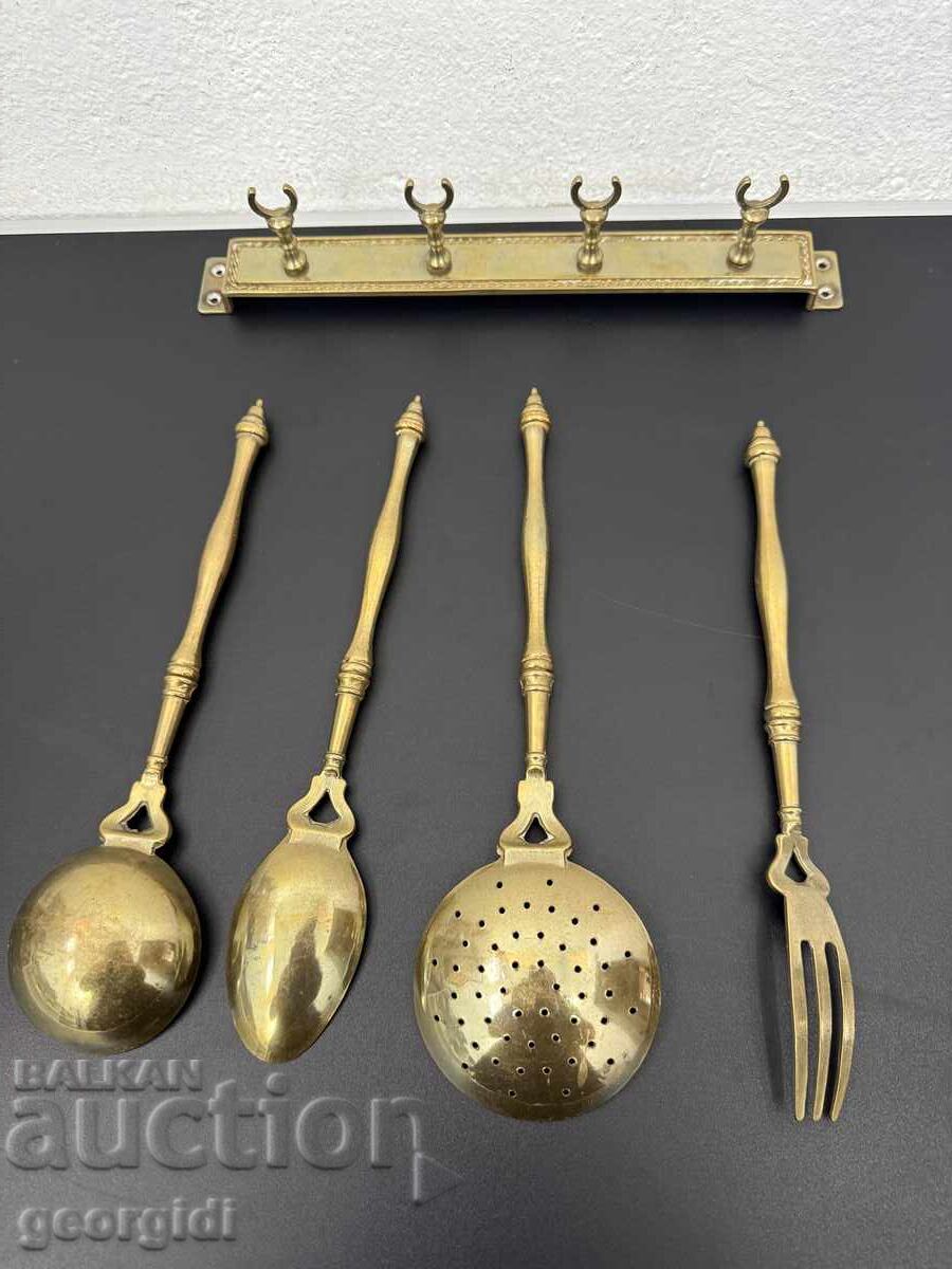 Delivery of Vintage bronze kitchen utensils. No. 7572 Delivery of Vintage bronze kitchen utensils. No. 7572
