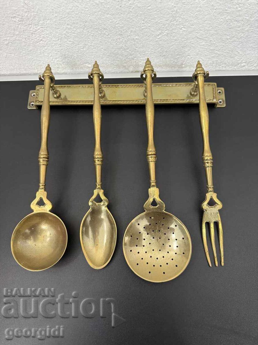 Vintage bronze kitchen utensils. No. 7572 Vintage bronze kitchen utensils. No. 7572