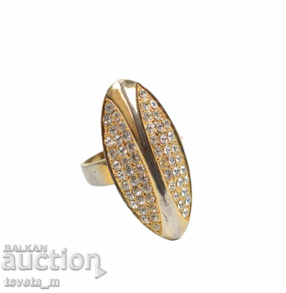 Ενα δαχτυλίδι Ενα δαχτυλίδι