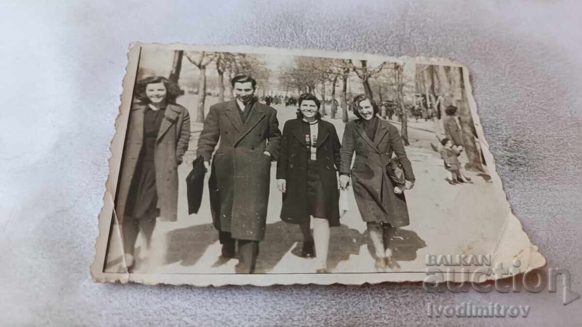 Φωτογραφία Σόφιας Φοιτητές Β' έτους σε εκδρομή 1948