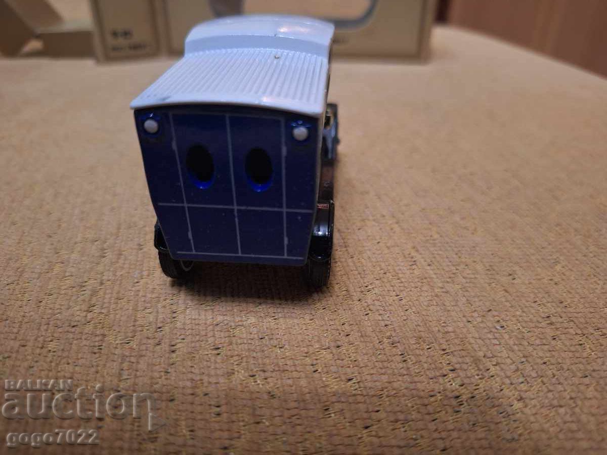 MATCHBOX MODELS YESTERYEAR FORD MODEL T - 5 MATCHBOX MODELS YESTERYEAR FORD MODEL T - 5