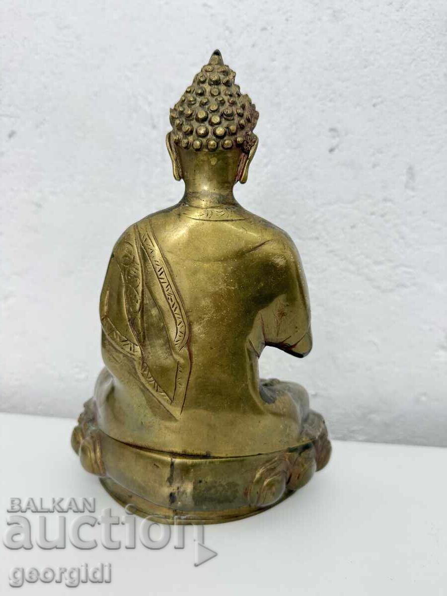 Auction Bronze sculpture / figure of a meditating Buddha. No. 7573 Auction Bronze sculpture / figure of a meditating Buddha. No. 7573