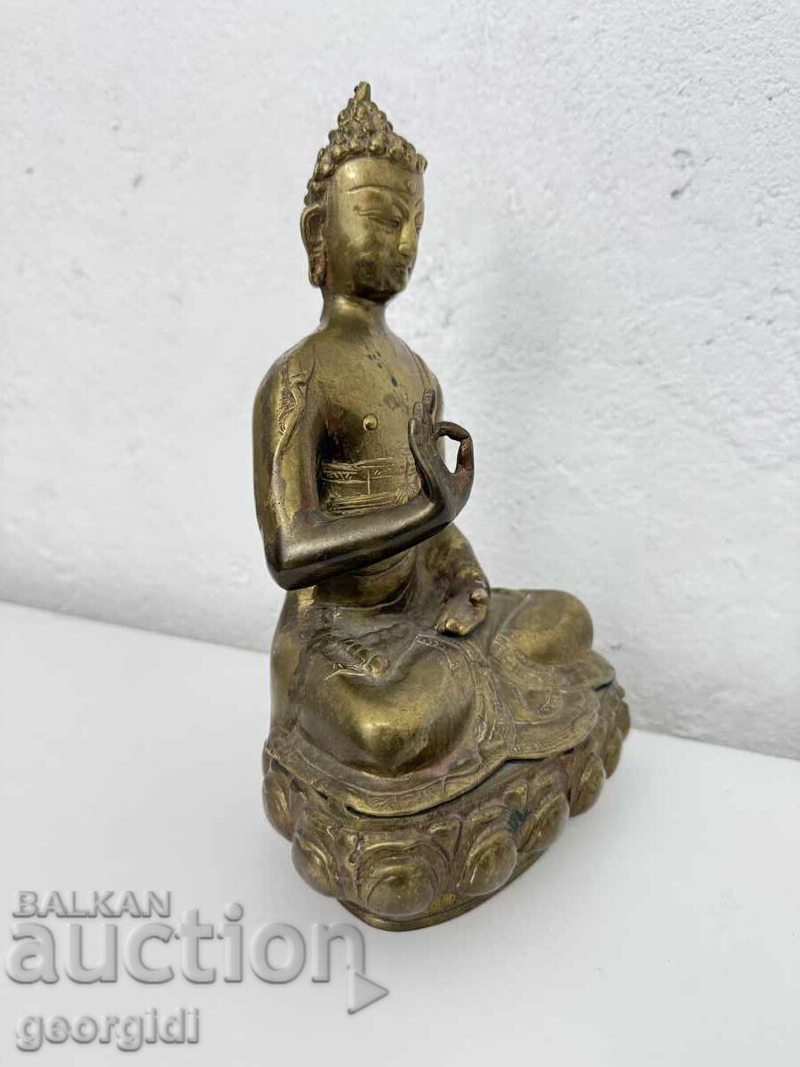 Delivery of Bronze sculpture / figure of a meditating Buddha. No. 7573 Delivery of Bronze sculpture / figure of a meditating Buddha. No. 7573