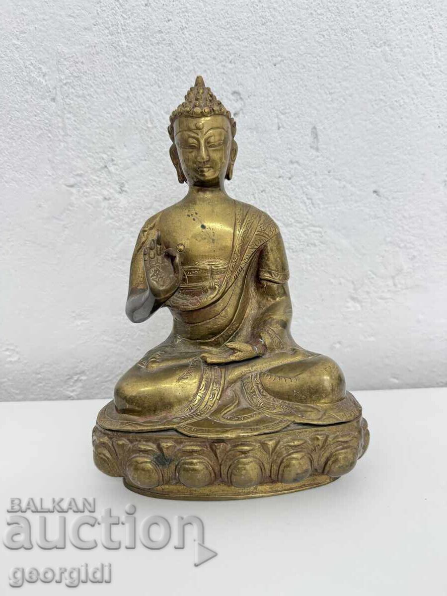 Bronze sculpture / figure of a meditating Buddha. No. 7573 Bronze sculpture / figure of a meditating Buddha. No. 7573