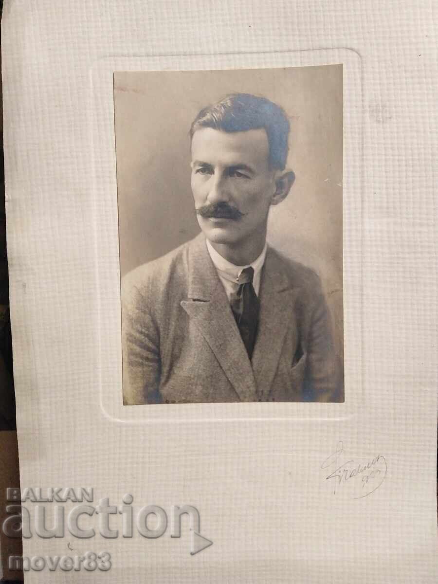 Old photos. Bulgaria. Portraits. The 20s and 30s with price 3.83 BGN | € 1.96 Old photos. Bulgaria. Portraits. The 20s and 30s with price 3.83 BGN | € 1.96
