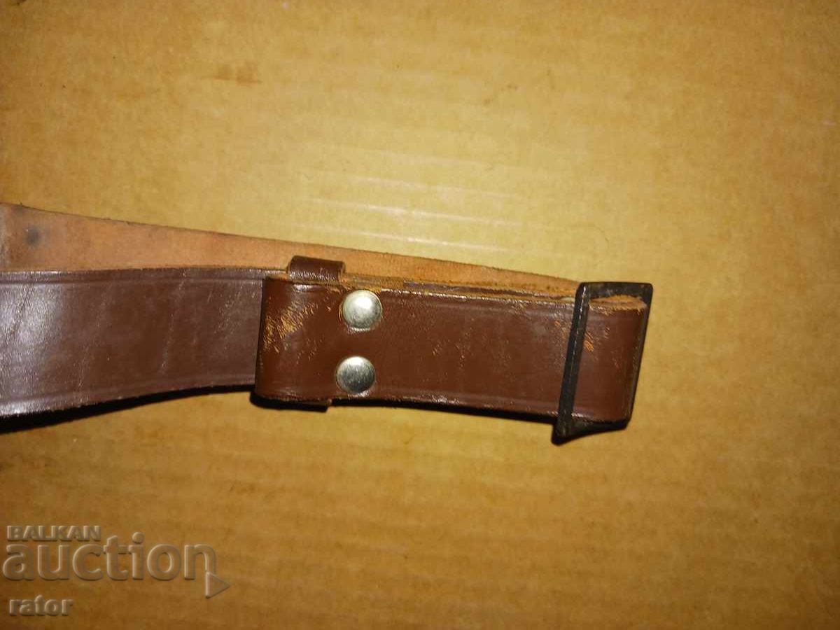 Livrarea Curea din piele pentru automat Kalașnikov - AK 47 Livrarea Curea din piele pentru automat Kalașnikov - AK 47