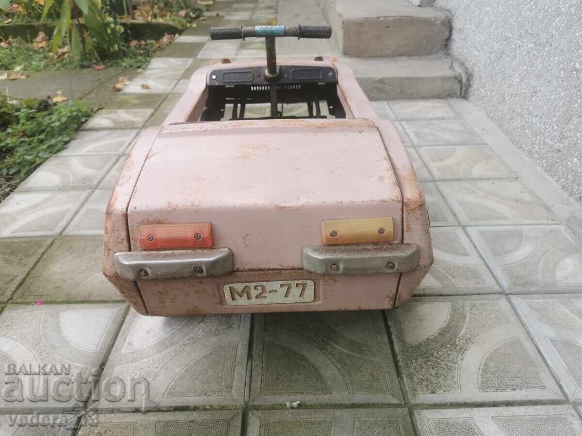 Delivery of CHILD'S LOLLIPOP WITH PEDALS - RAINBOW Delivery of CHILD'S LOLLIPOP WITH PEDALS - RAINBOW