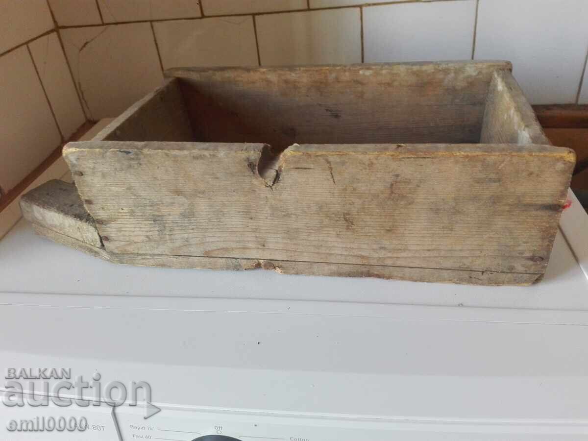 Delivery of Old wooden cheese mold