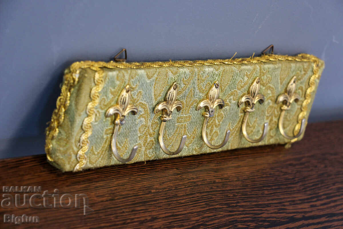 Old Baroque Canvas Wall Hanger with price 19.00 BGN | € 9.71 Old Baroque Canvas Wall Hanger with price 19.00 BGN | € 9.71