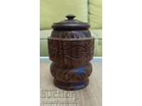Cutie sculptată în lemn pentru cunoscători