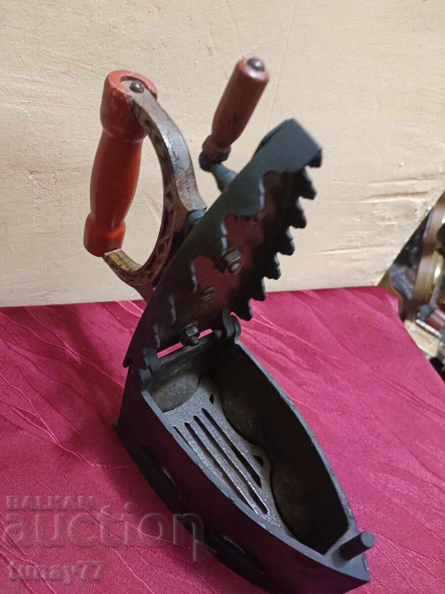 Delivery of Vintage retro flat iron, new, unused Delivery of Vintage retro flat iron, new, unused