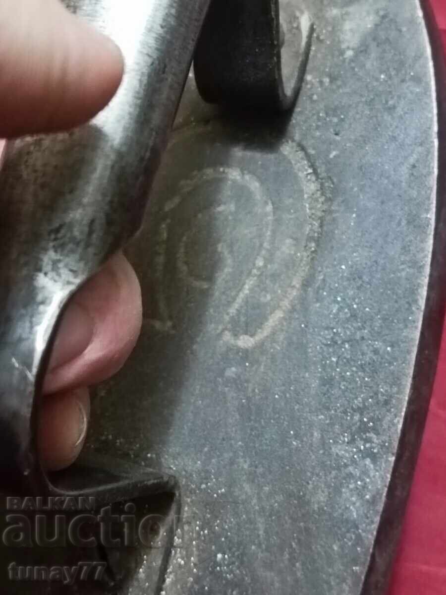 Auction Vintage cast iron iron Auction Vintage cast iron iron