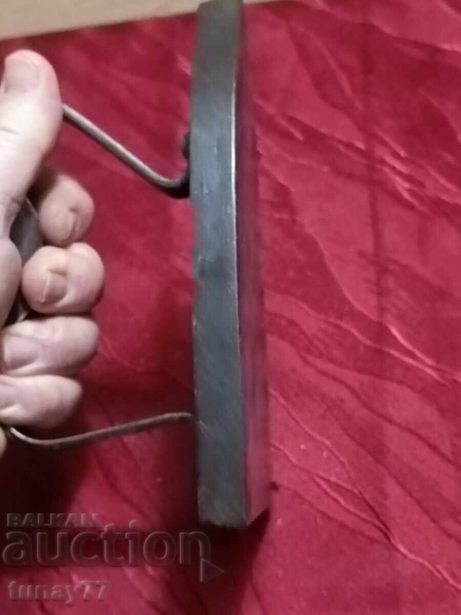 Vintage cast iron iron - 5 Vintage cast iron iron - 5