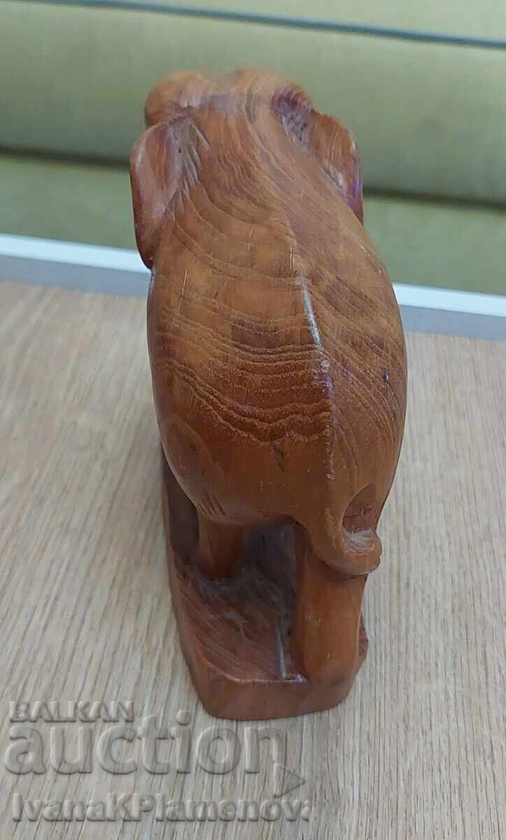 Figurină sculptată în lemn pentru cunoscători - 5