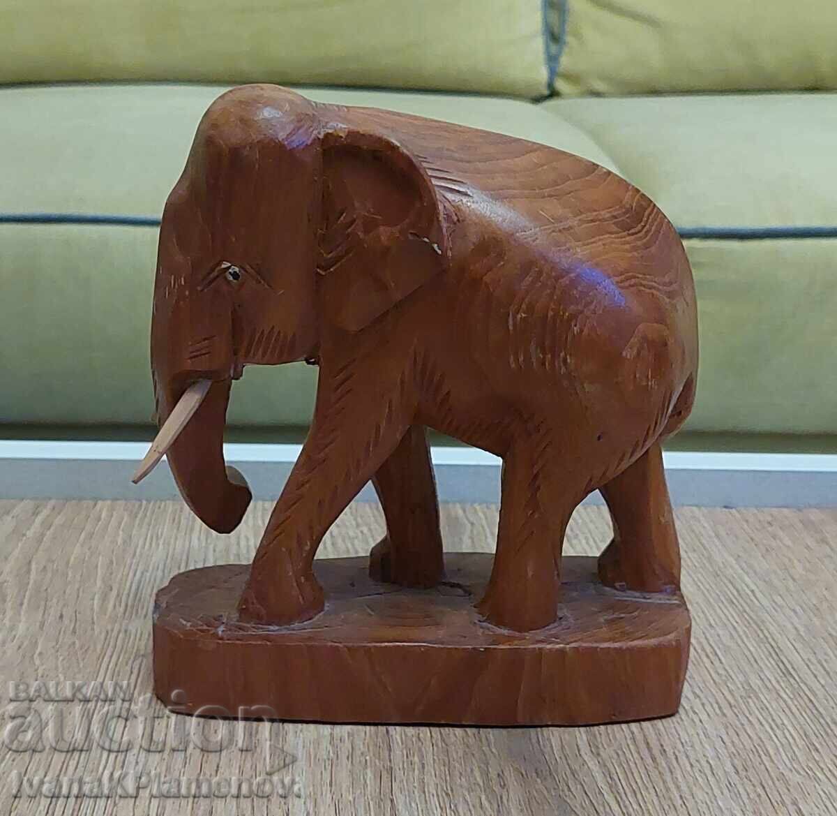 Figurină sculptată în lemn pentru cunoscători