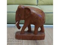 Figurină sculptată în lemn pentru cunoscători