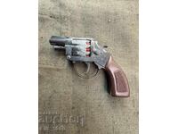 Revolver german cu capse