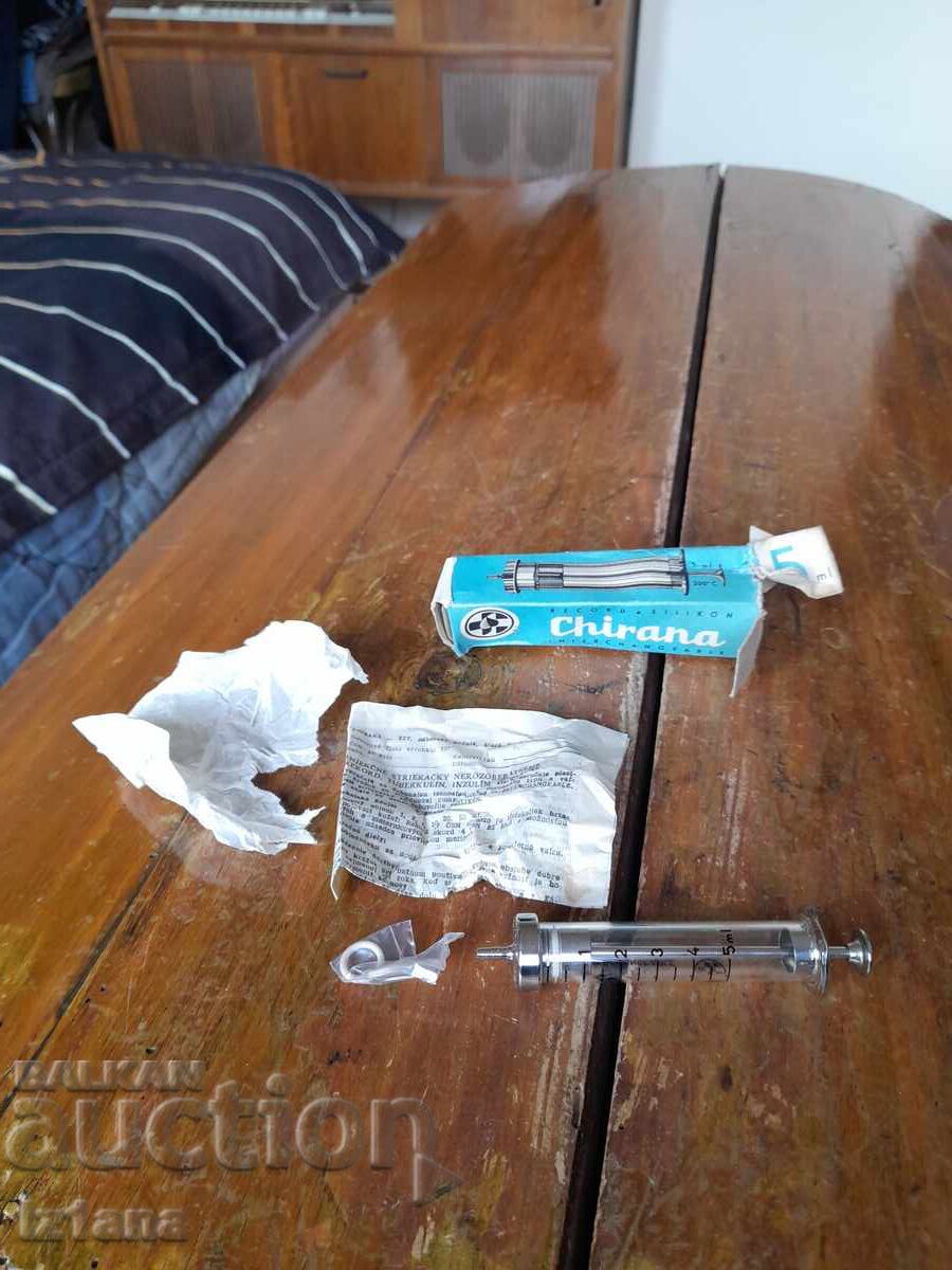 Δημοπρασία Παλαιά γυάλινη σύριγγα Chirana Δημοπρασία Παλαιά γυάλινη σύριγγα Chirana