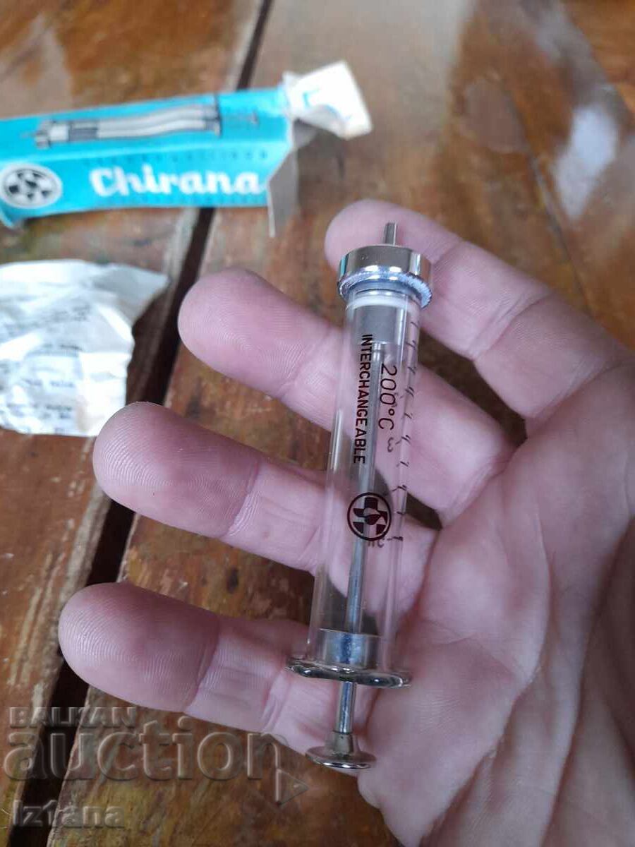 Παράδοση Παλαιά γυάλινη σύριγγα Chirana Παράδοση Παλαιά γυάλινη σύριγγα Chirana