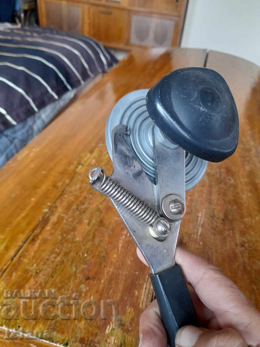 Dop de borcan vechi cu preț 47.00 BGN | € 24.03