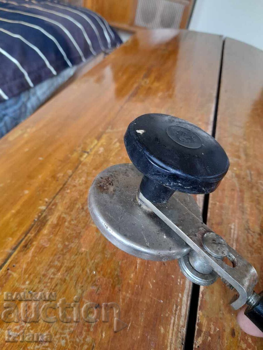 Auction  Old jar stopper