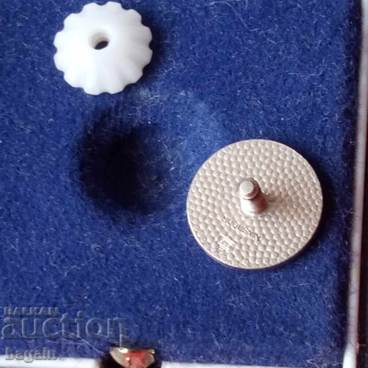 Παράδοση Μοναδική ασημένια καρφίτσα Παράδοση Μοναδική ασημένια καρφίτσα