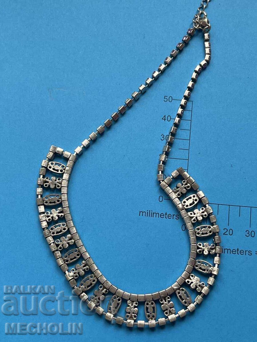 Delivery of NECKLACE Delivery of NECKLACE