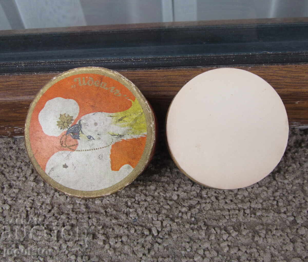 Βασίλειο της Βουλγαρίας, παλιά γυναικεία πούδρα Ιδεάλ σε κουτί Βασίλειο της Βουλγαρίας, παλιά γυναικεία πούδρα Ιδεάλ σε κουτί