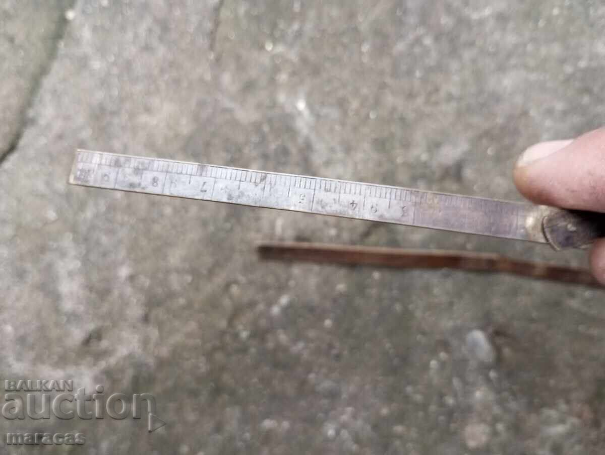 Vechi metru de alamă cu preț 22.00 BGN | € 11.25