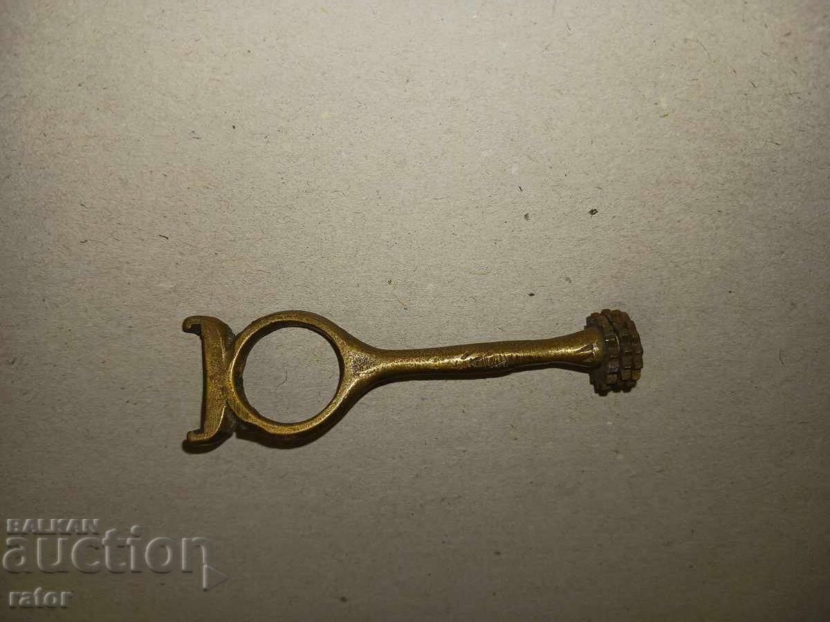 Old bronze extractor, shell catcher, cleaning rod for a rifle