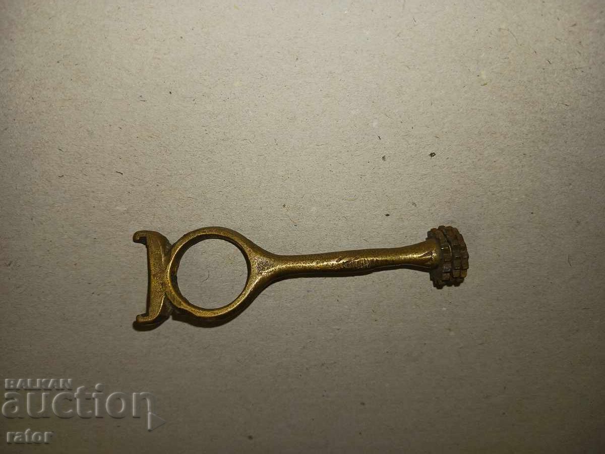 Old bronze extractor, shell catcher, cleaning rod for a rifle
