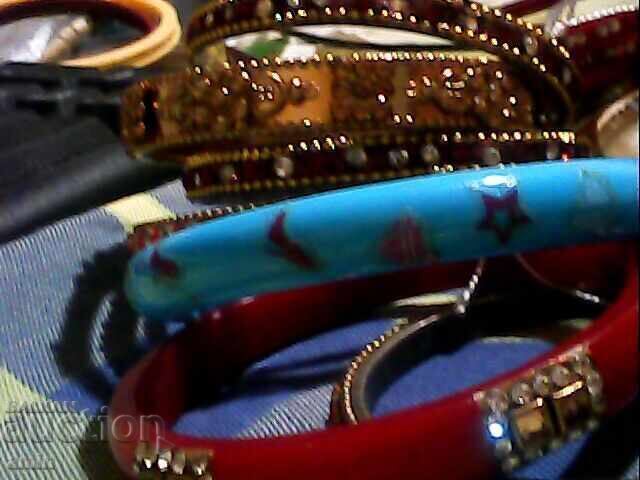 όμορφα βραχιόλια με τιμή 10.00 BGN | € 5.11