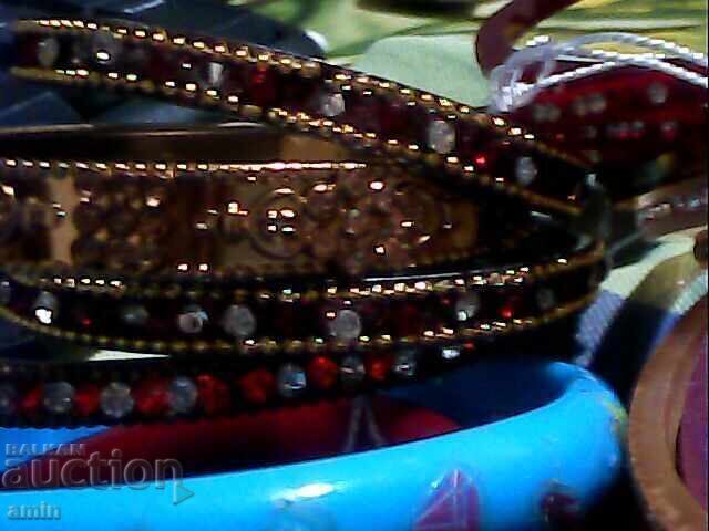 Παράδοση όμορφα βραχιόλια